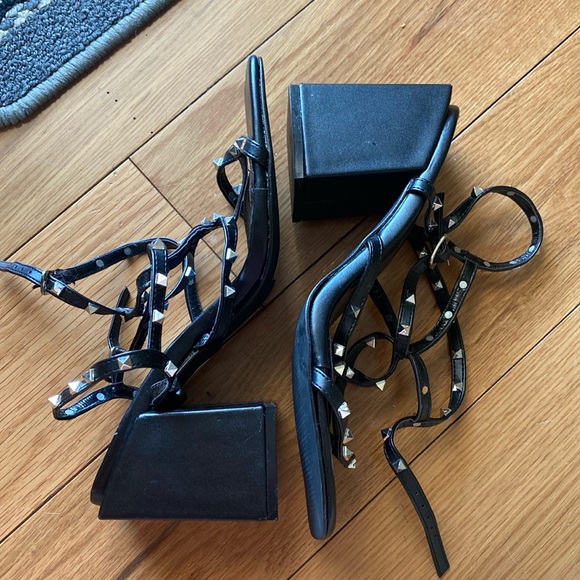 Black Heels - Picture 5 of 7